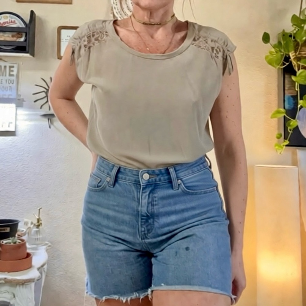 Chicos beige flowy whimsy silk blouse